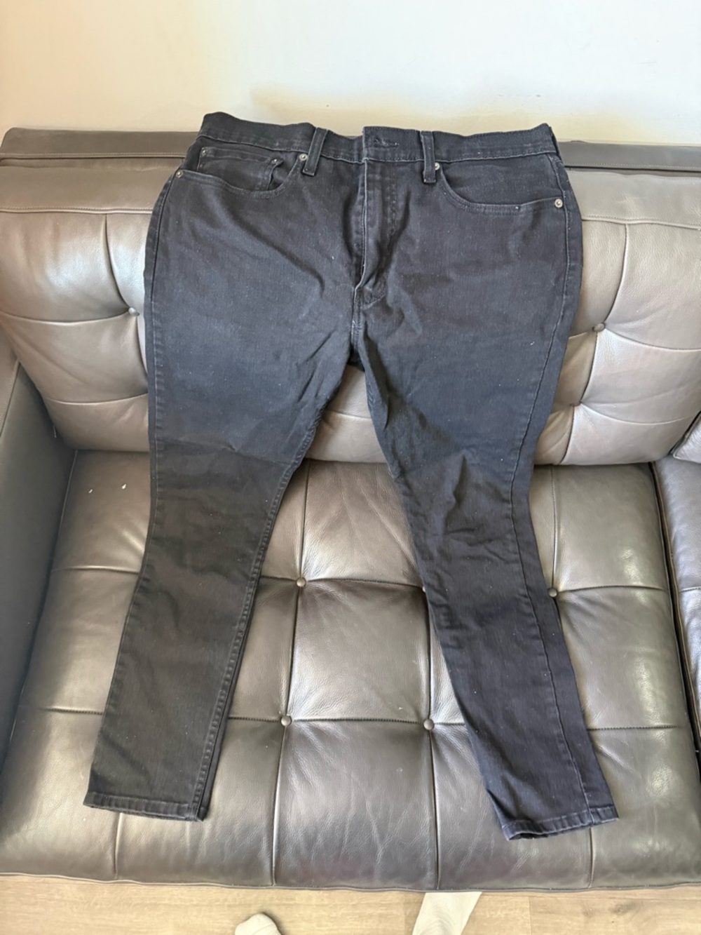 Levi’s black 512 slim straight
